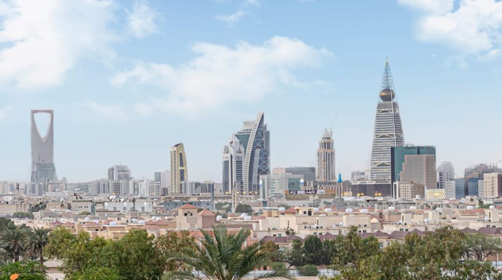 العقار في بلاد الحرمين